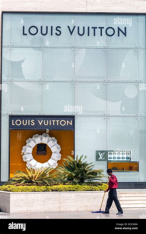 louis vuitton dlf place.